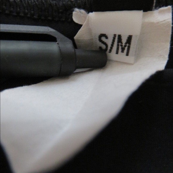 Onzie Black Leggings Flow Track Mesh Cut Out Full Length Workout Small Medium - Picture 9 of 9